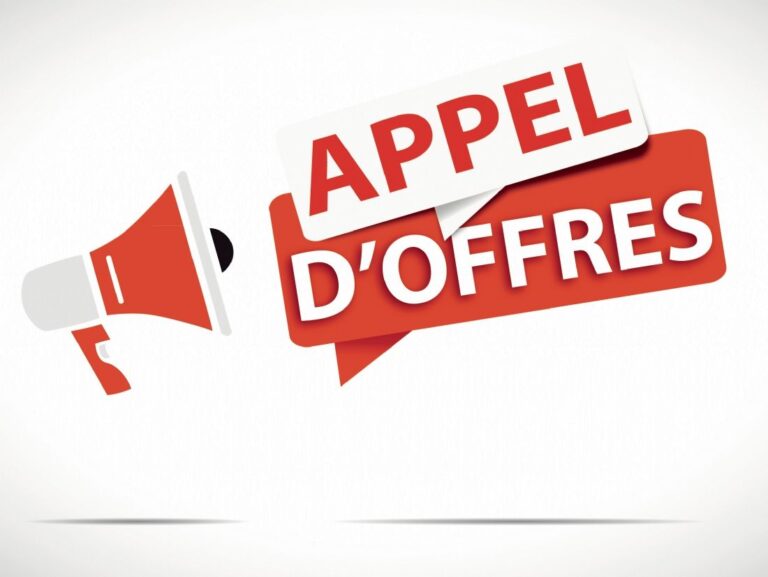 Appel d&rsquo;offres – Fourniture de 1000 chaises universitaires à tablette écritoire rabattable